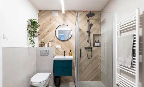 Mała łazienka: jak oświetlenie zmienia odbiór pomieszczenia